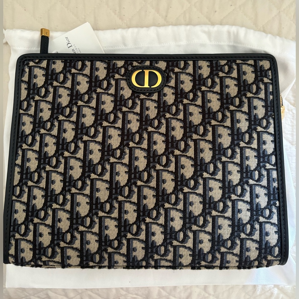 30  MONTAIGNE